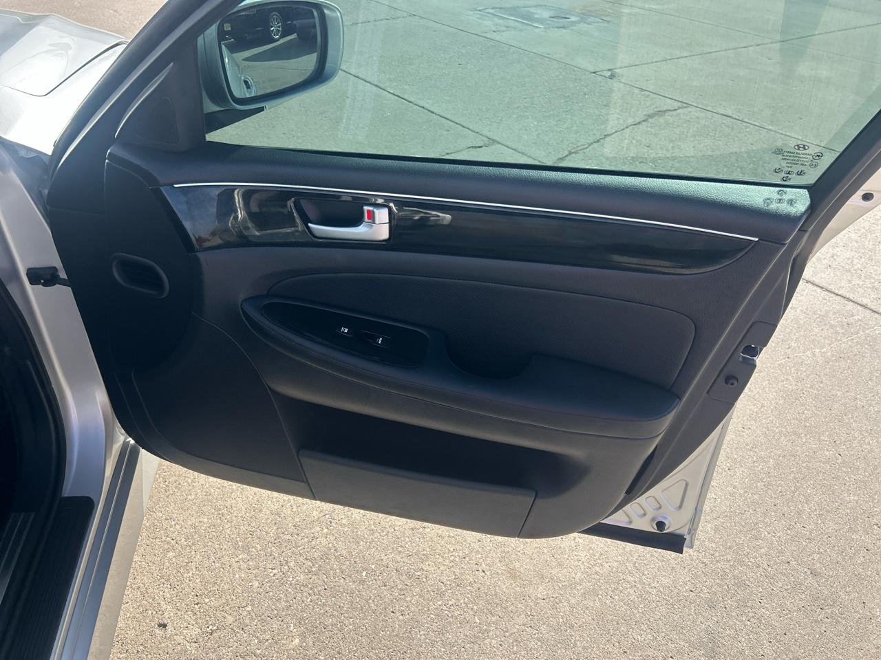 Hyundai Genesis 4dr Sdn V6 3.8L 2013