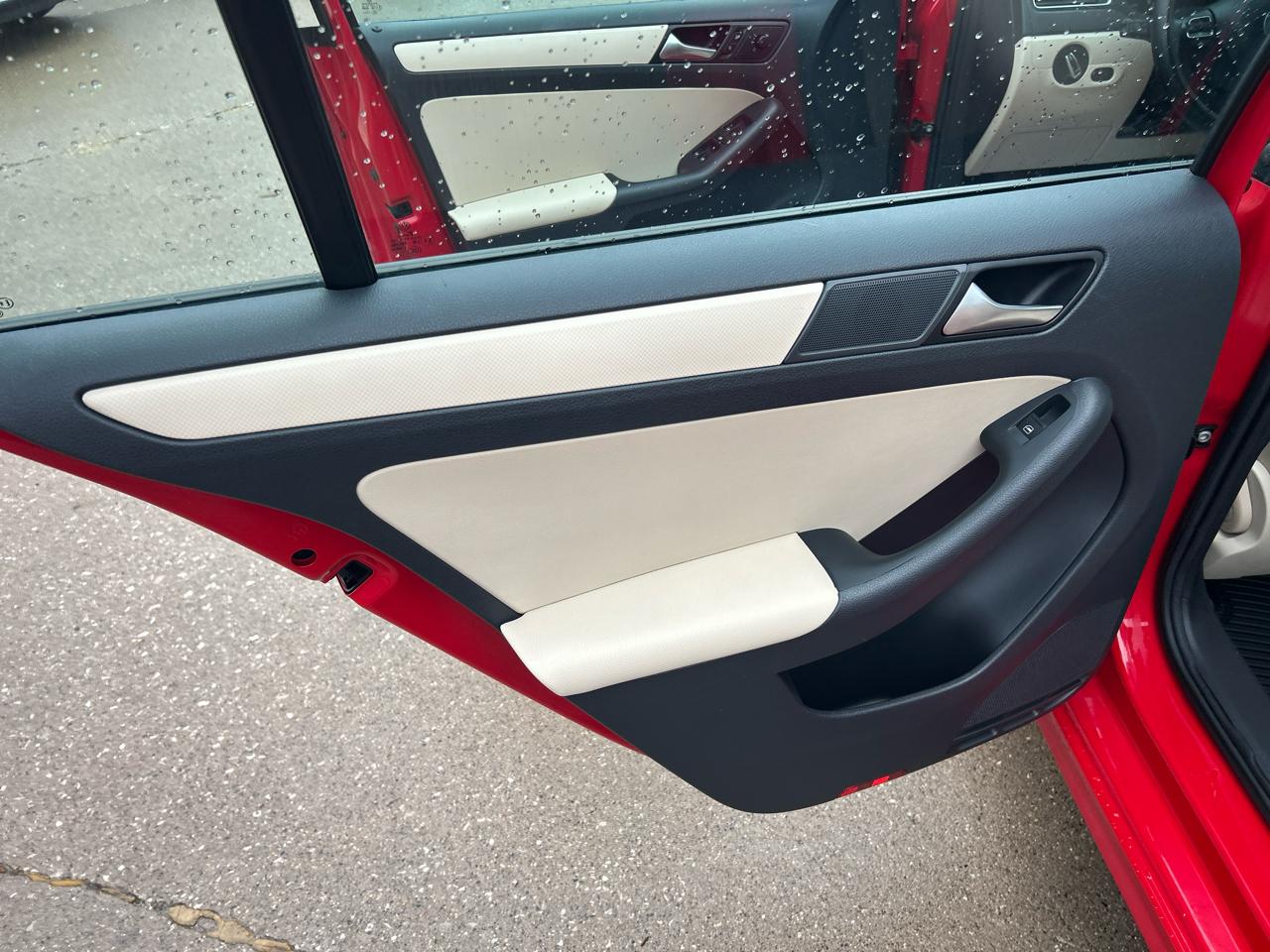 Volkswagen Jetta Sedan 4dr Manual SE w/Convenience & Sunroof PZEV 2012