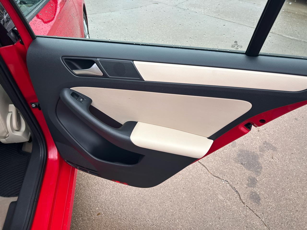 Volkswagen Jetta Sedan 4dr Manual SE w/Convenience & Sunroof PZEV 2012