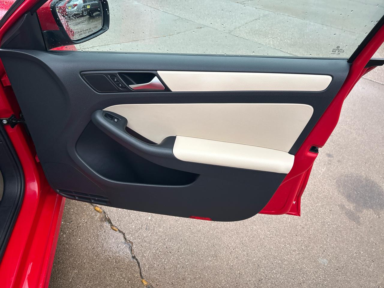 Volkswagen Jetta Sedan 4dr Manual SE w/Convenience & Sunroof PZEV 2012