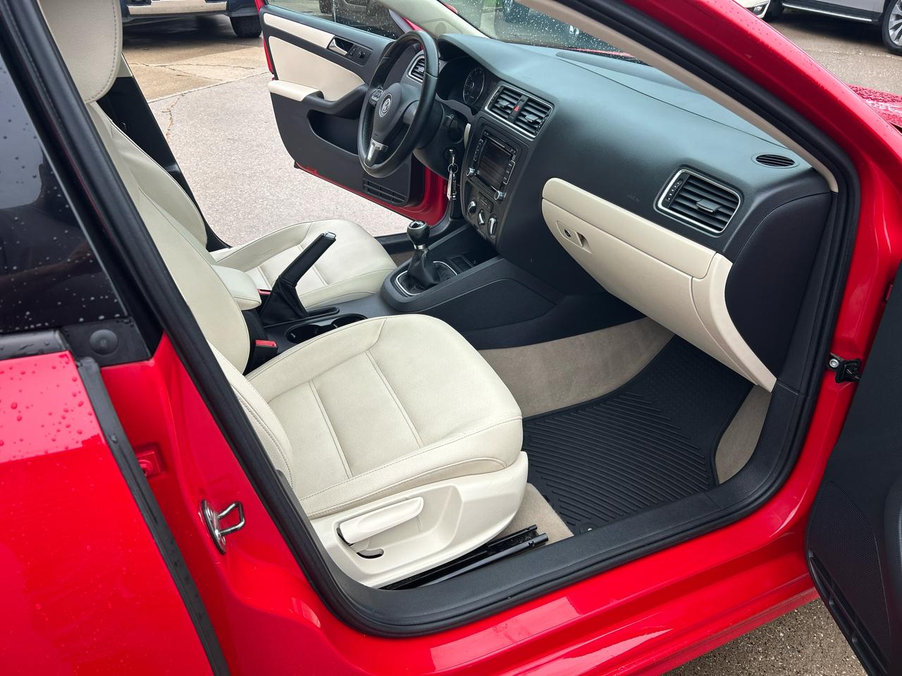 Volkswagen Jetta Sedan 4dr Manual SE w/Convenience & Sunroof PZEV 2012