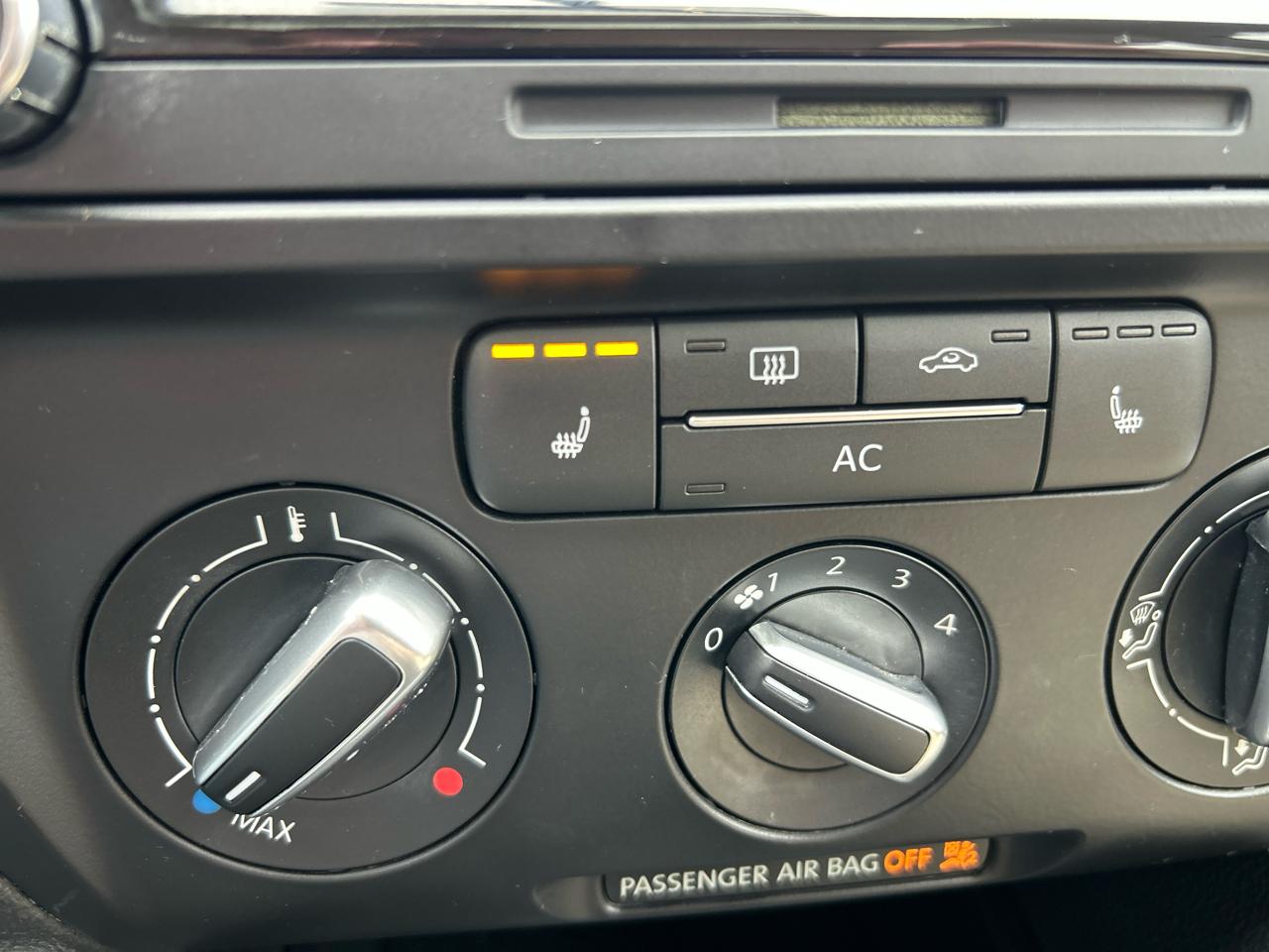 Volkswagen Jetta Sedan 4dr Manual SE w/Convenience & Sunroof PZEV 2012