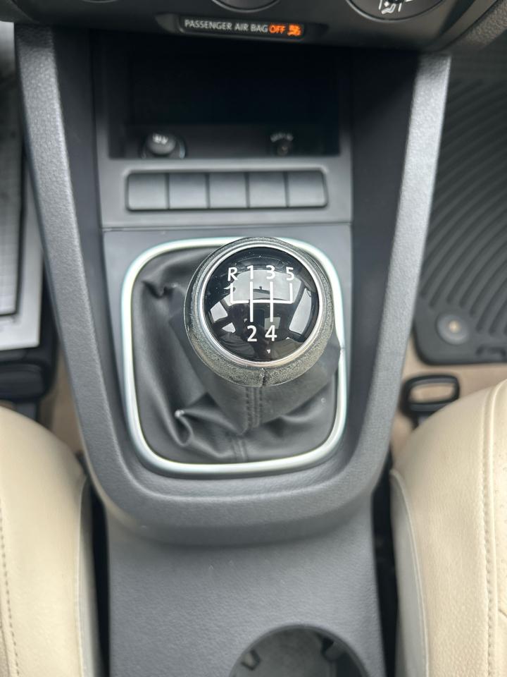 Volkswagen Jetta Sedan 4dr Manual SE w/Convenience & Sunroof PZEV 2012