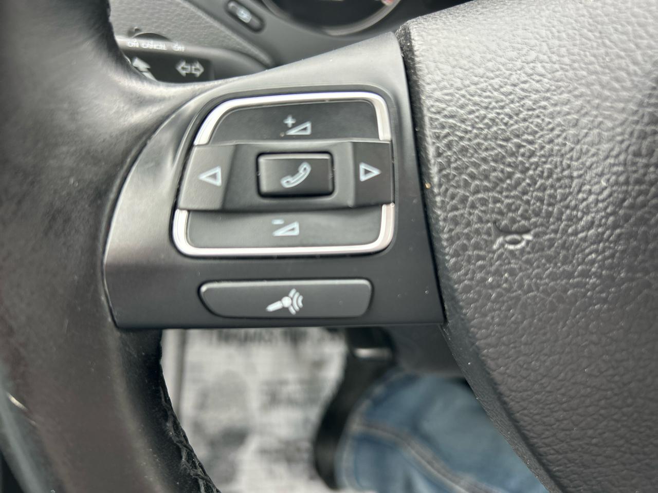 Volkswagen Jetta Sedan 4dr Manual SE w/Convenience & Sunroof PZEV 2012