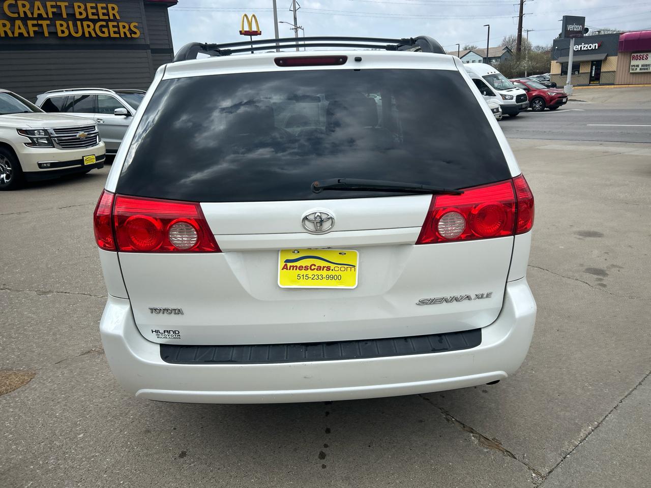 Toyota Sienna 5dr 7-Pass Van XLE FWD (Natl) 2010