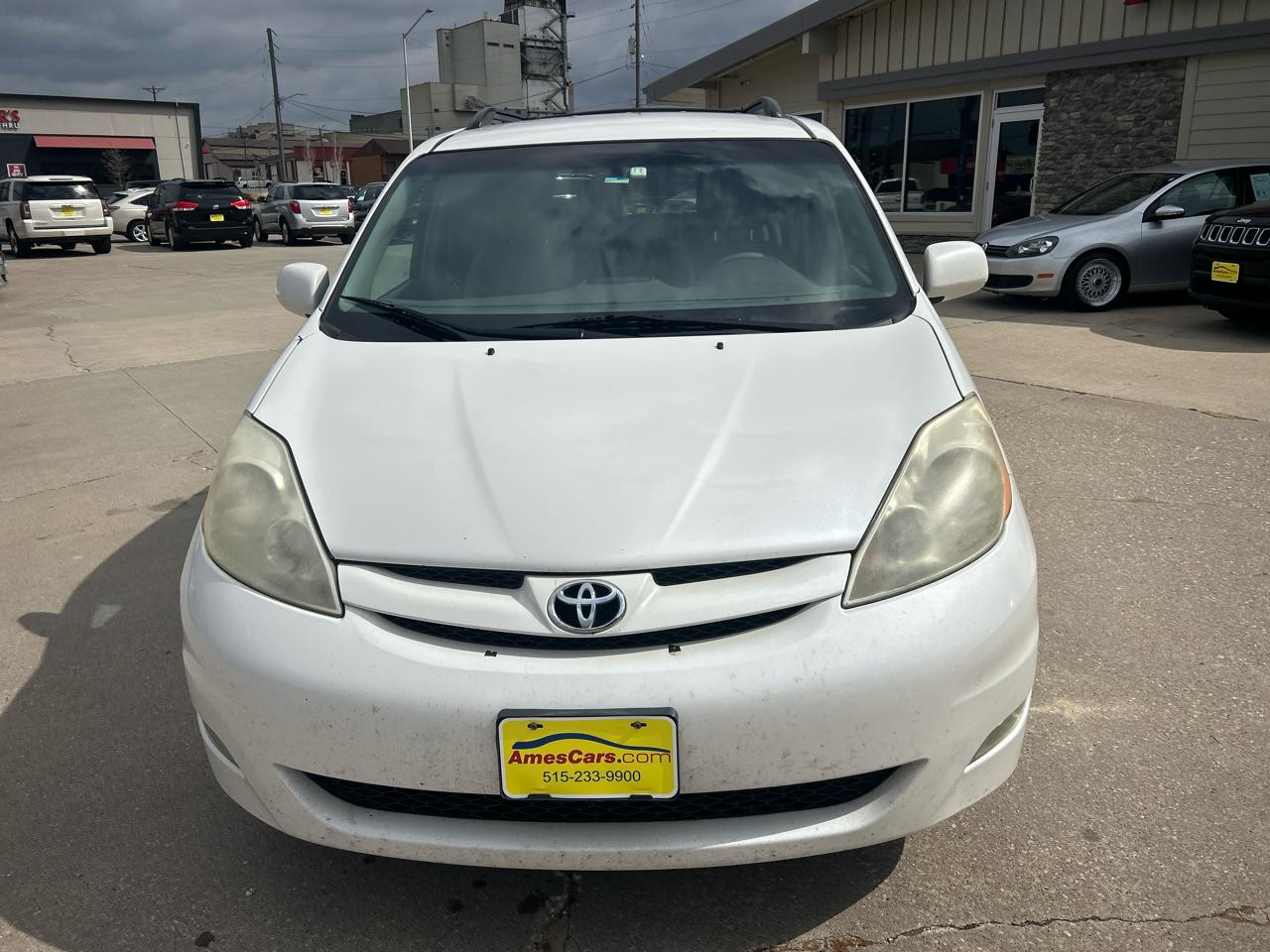 Toyota Sienna 5dr 7-Pass Van XLE FWD (Natl) 2010