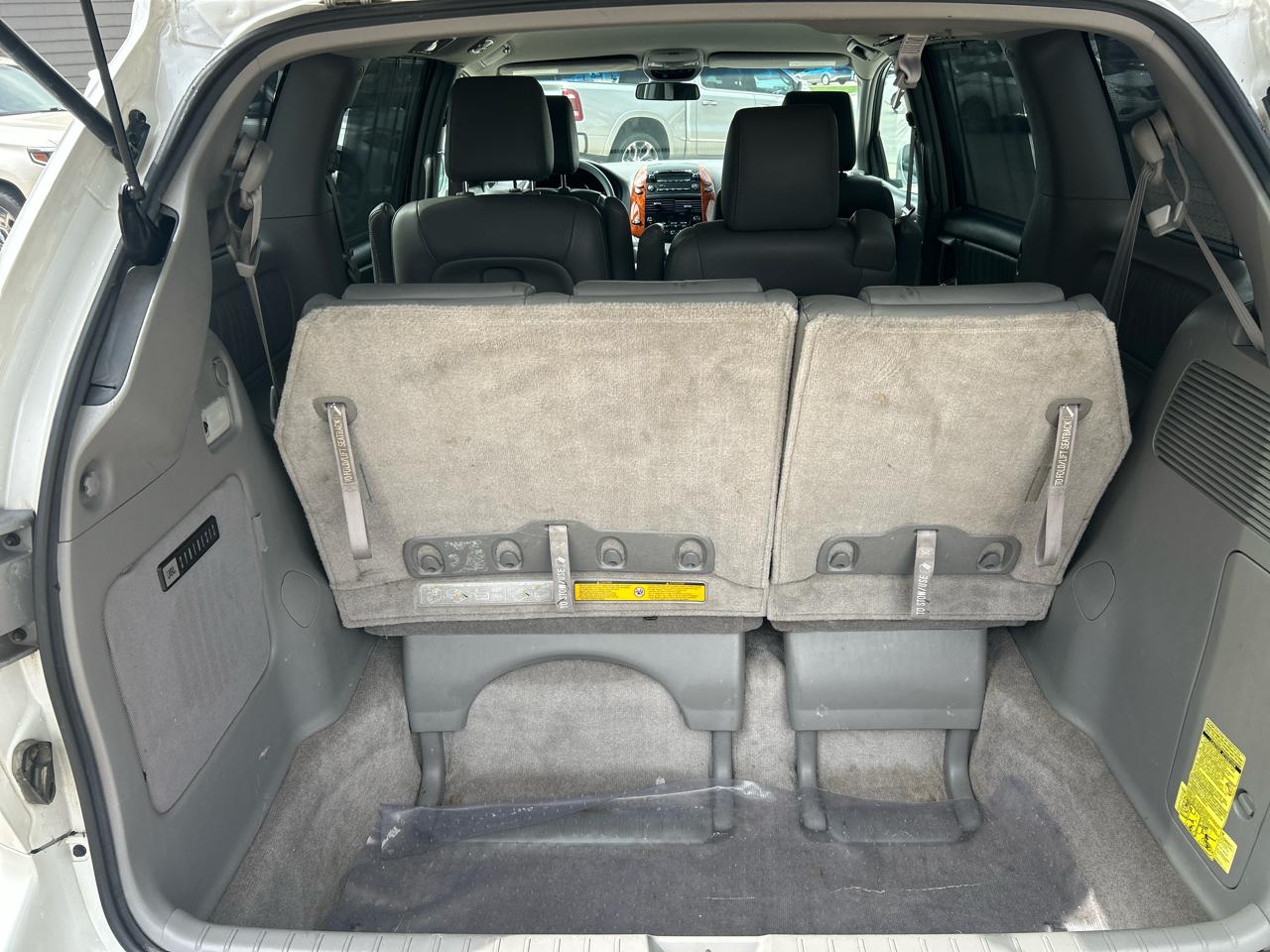 Toyota Sienna 5dr 7-Pass Van XLE FWD (Natl) 2010