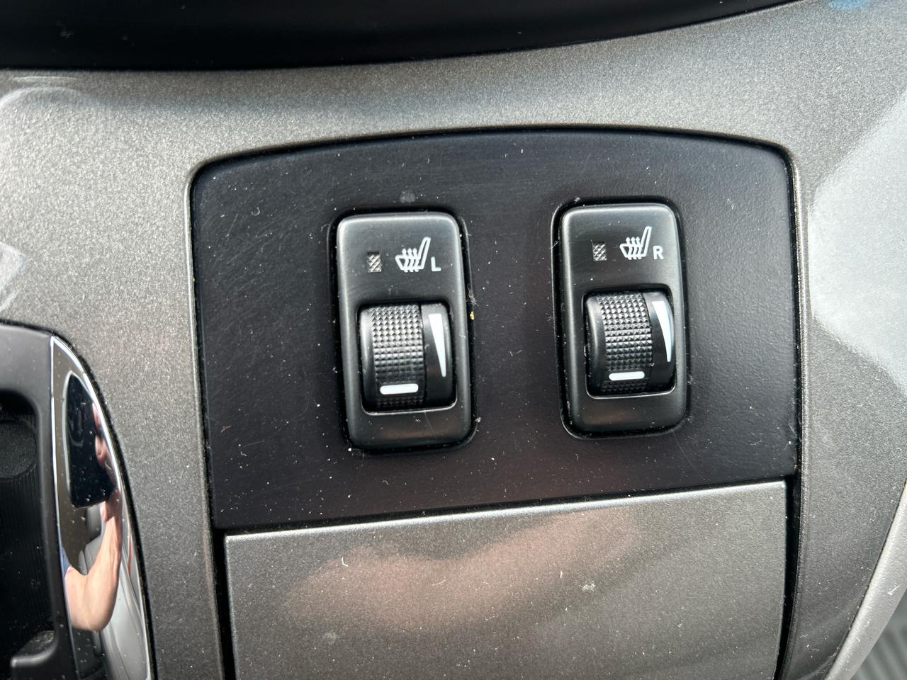 Toyota Sienna 5dr 7-Pass Van XLE FWD (Natl) 2010