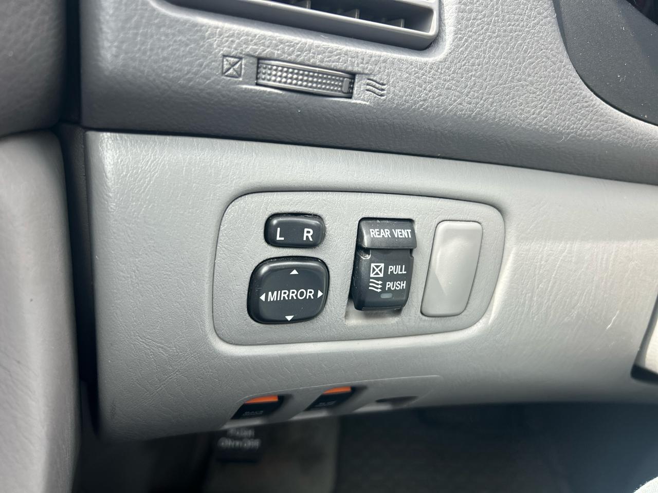 Toyota Sienna 5dr 7-Pass Van XLE FWD (Natl) 2010