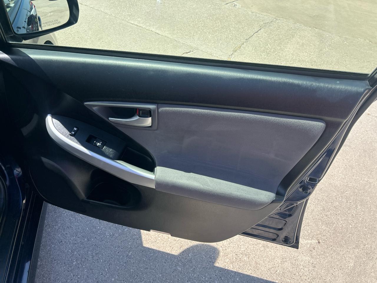 Toyota Prius 5dr HB Three (Natl) 2014