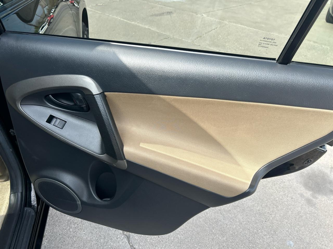 Toyota RAV4 4WD 4dr V6 5-Spd AT (Natl) 2011