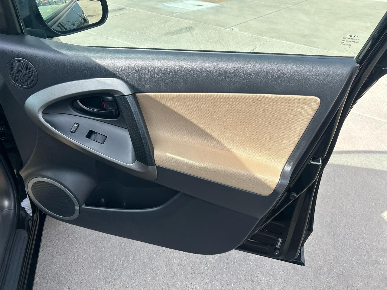 Toyota RAV4 4WD 4dr V6 5-Spd AT (Natl) 2011