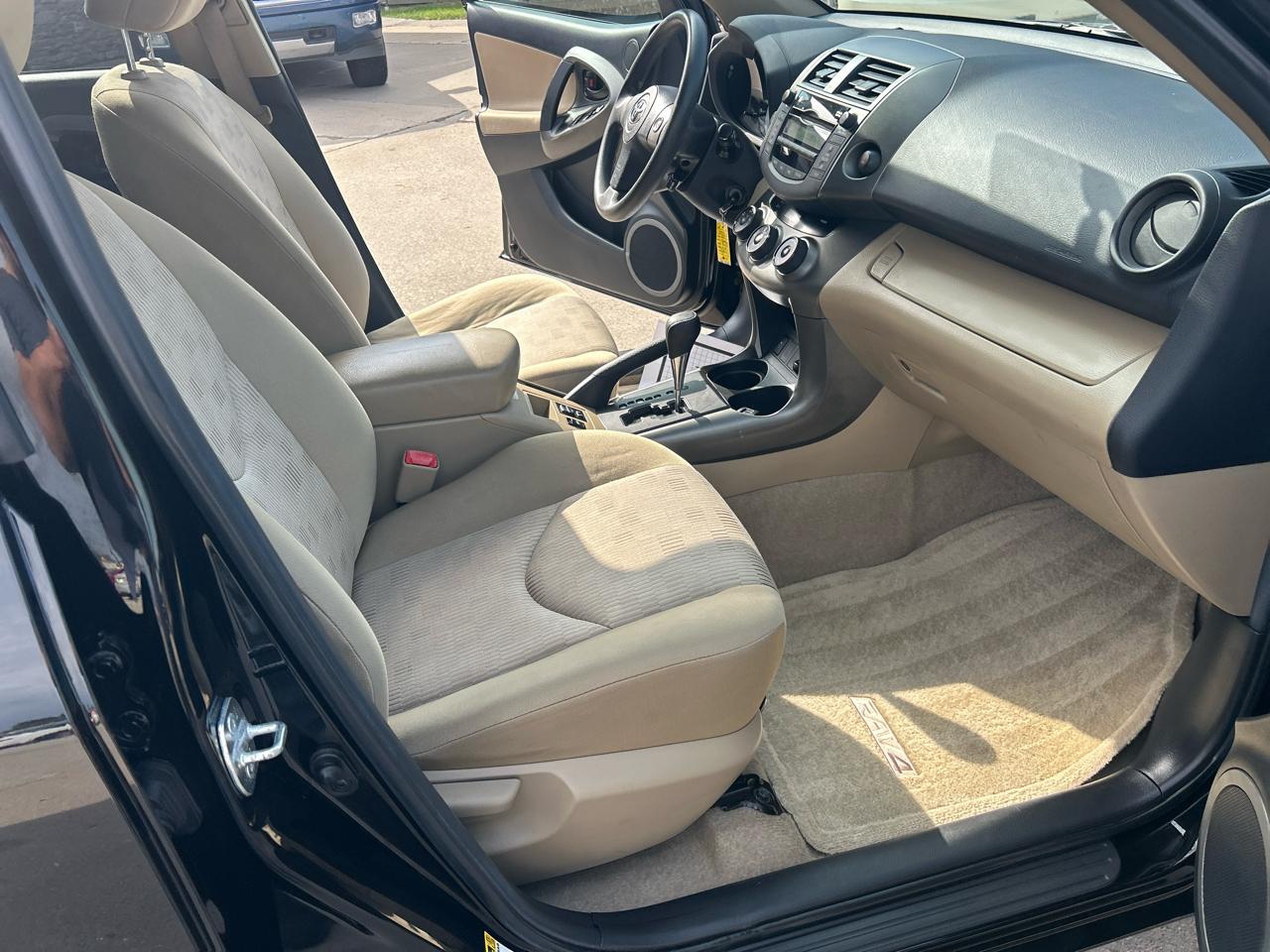 Toyota RAV4 4WD 4dr V6 5-Spd AT (Natl) 2011