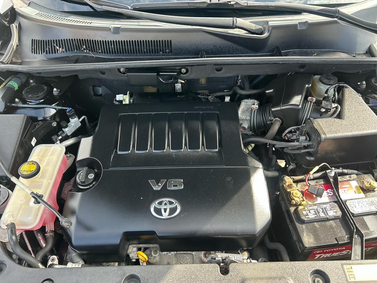 Toyota RAV4 4WD 4dr V6 5-Spd AT (Natl) 2011