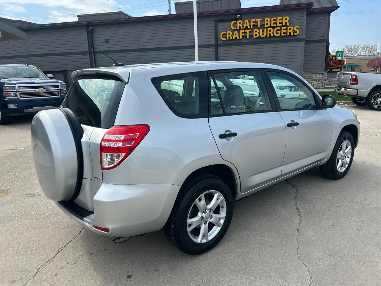 Toyota RAV4 4WD 4dr 4-cyl 4-Spd AT (Natl) 2009