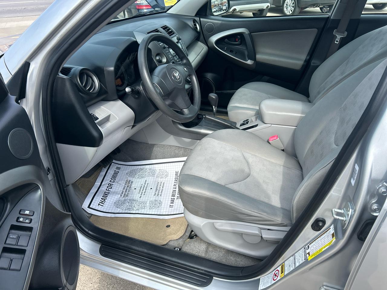 Toyota RAV4 4WD 4dr 4-cyl 4-Spd AT (Natl) 2009