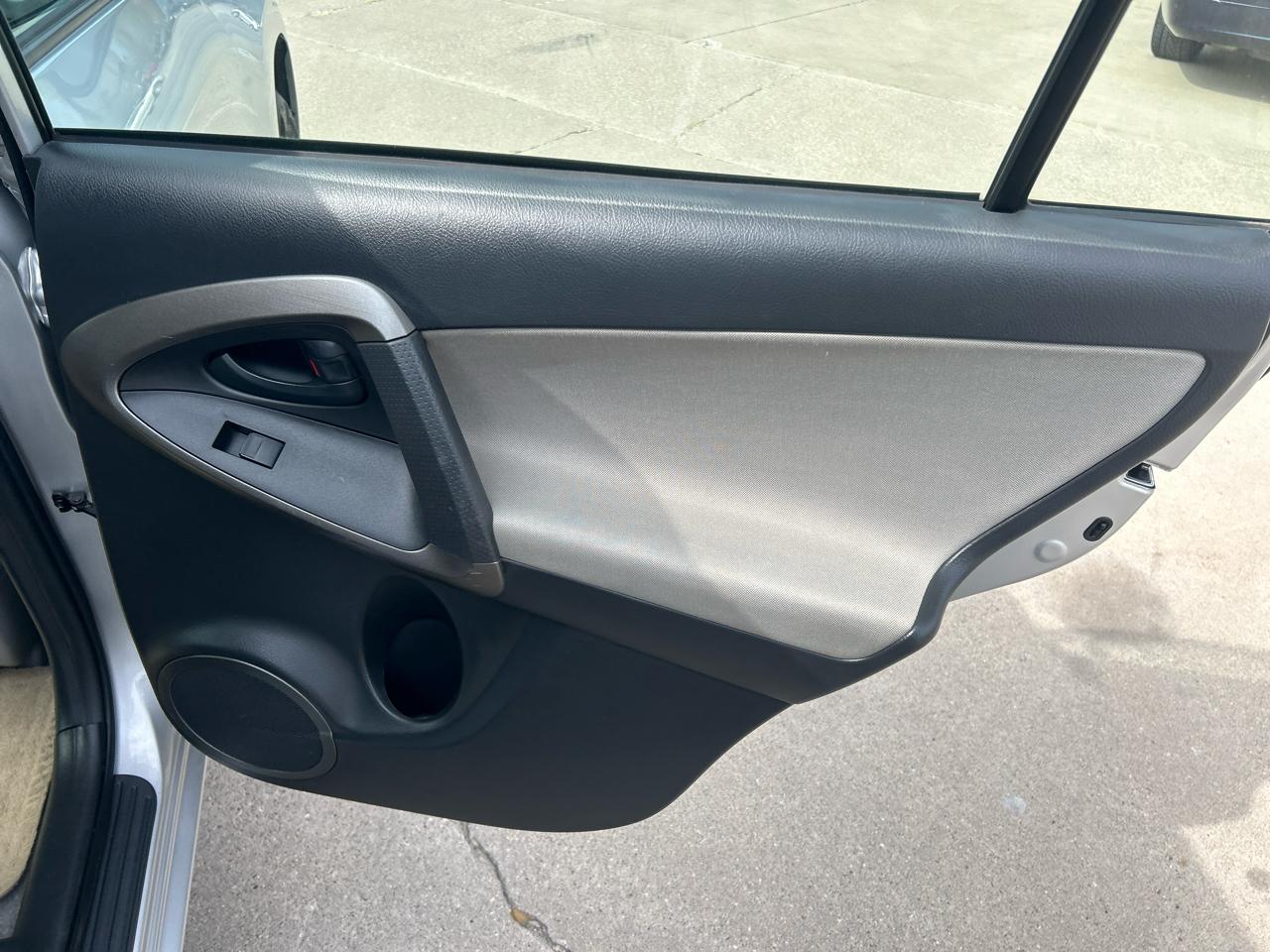 Toyota RAV4 4WD 4dr 4-cyl 4-Spd AT (Natl) 2009