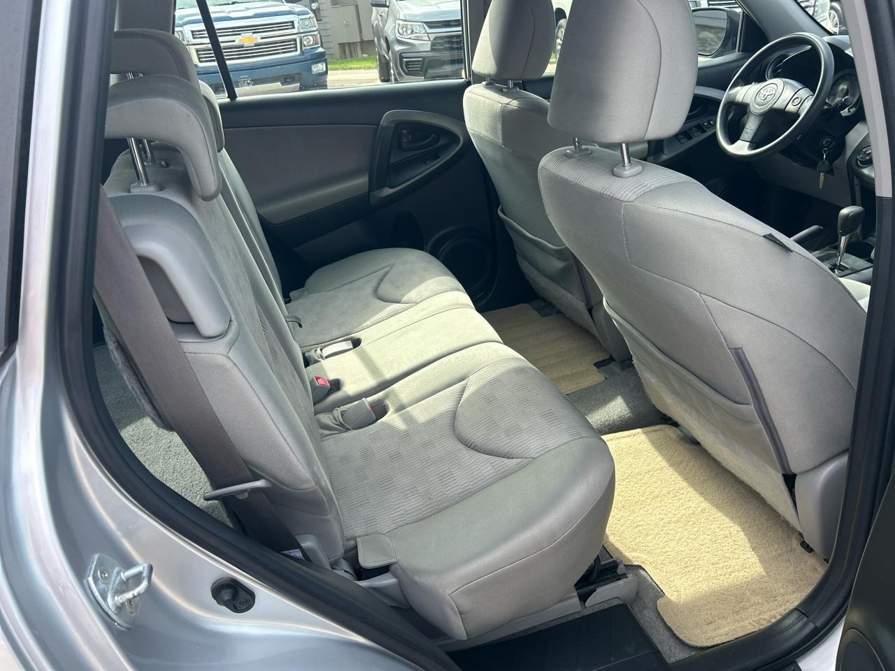 Toyota RAV4 4WD 4dr 4-cyl 4-Spd AT (Natl) 2009