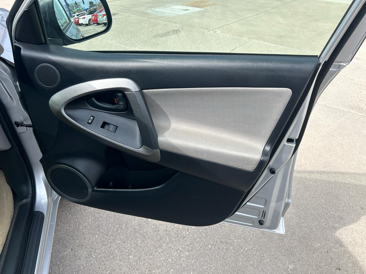 Toyota RAV4 4WD 4dr 4-cyl 4-Spd AT (Natl) 2009