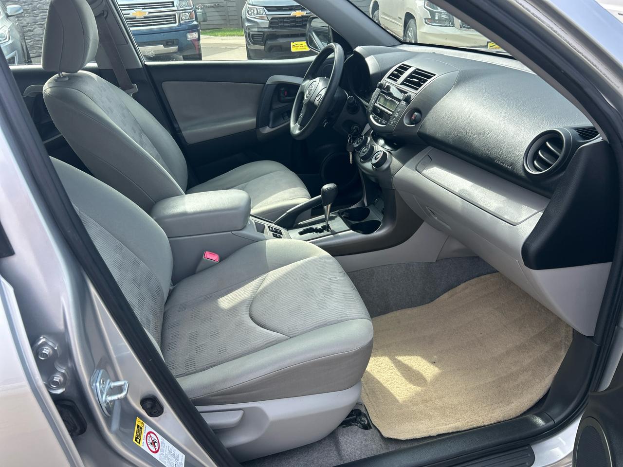 Toyota RAV4 4WD 4dr 4-cyl 4-Spd AT (Natl) 2009