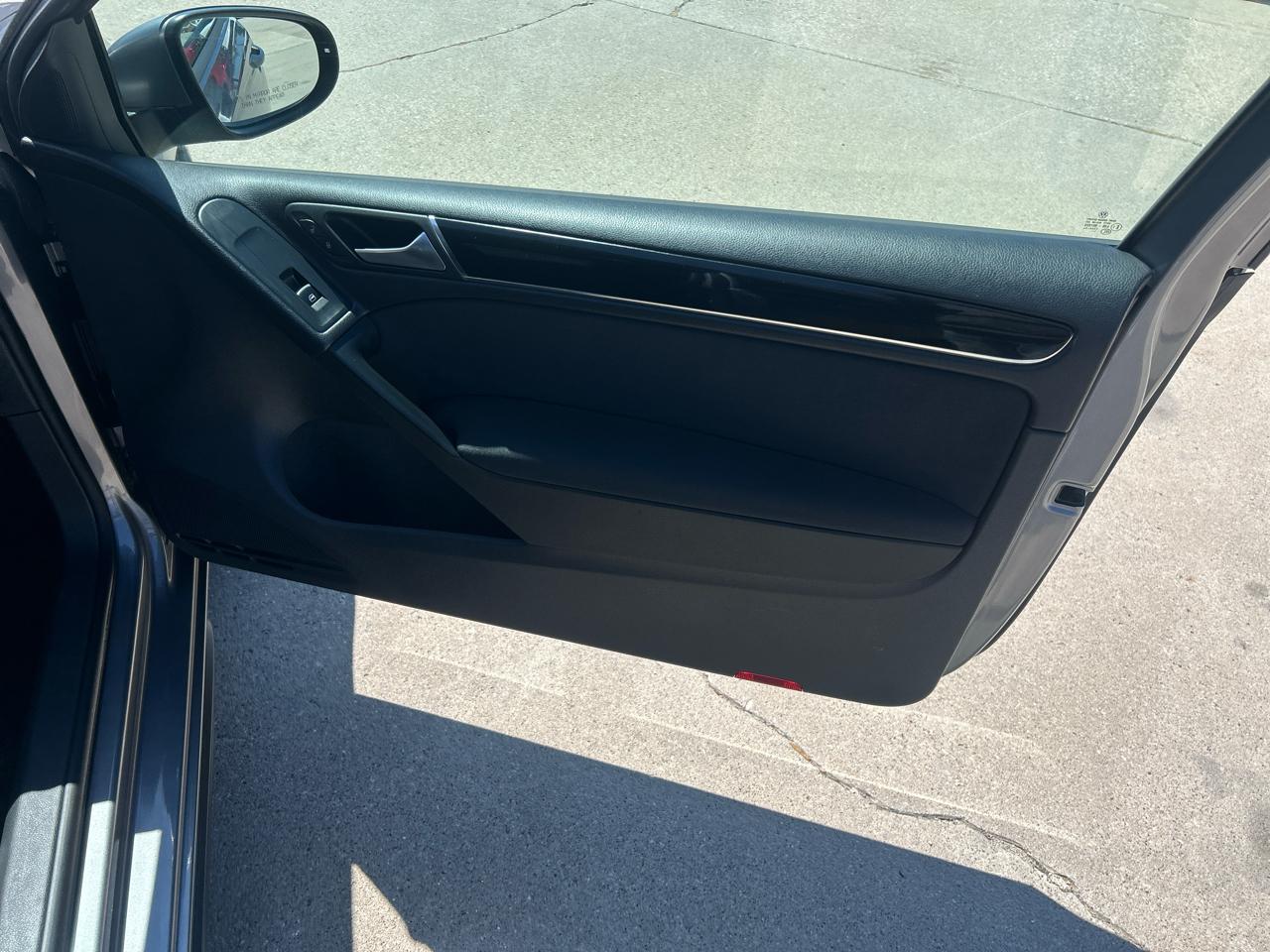 Volkswagen GTI 2dr HB DSG w/Sunroof & Navi PZEV 2012