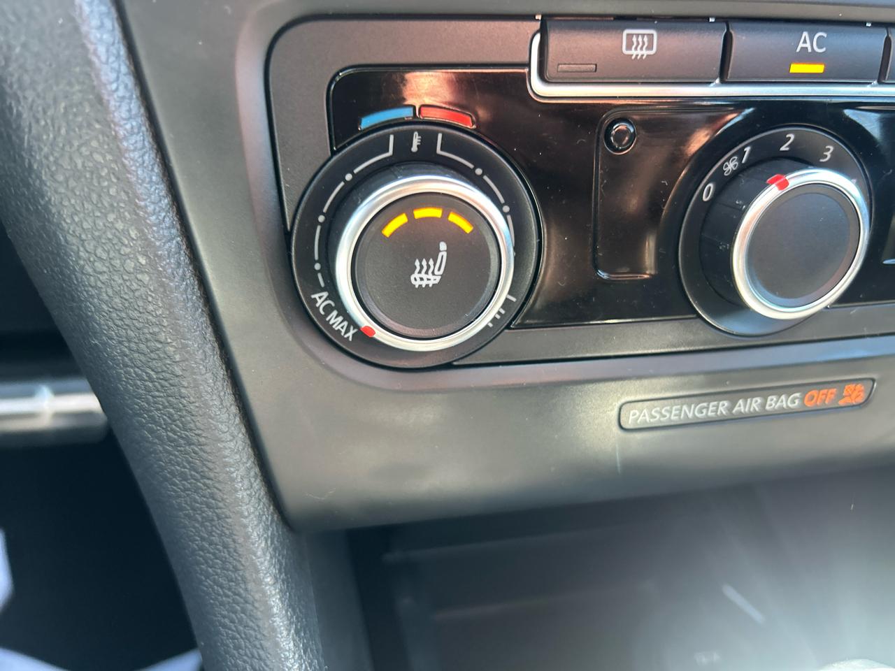 Volkswagen GTI 2dr HB DSG w/Sunroof & Navi PZEV 2012