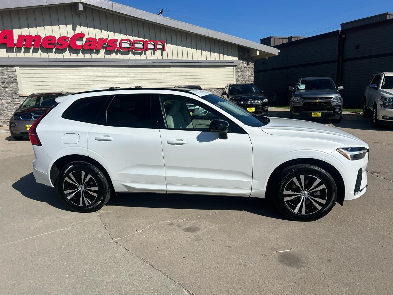 Volvo XC60 B5 AWD Core Dark Theme 2024