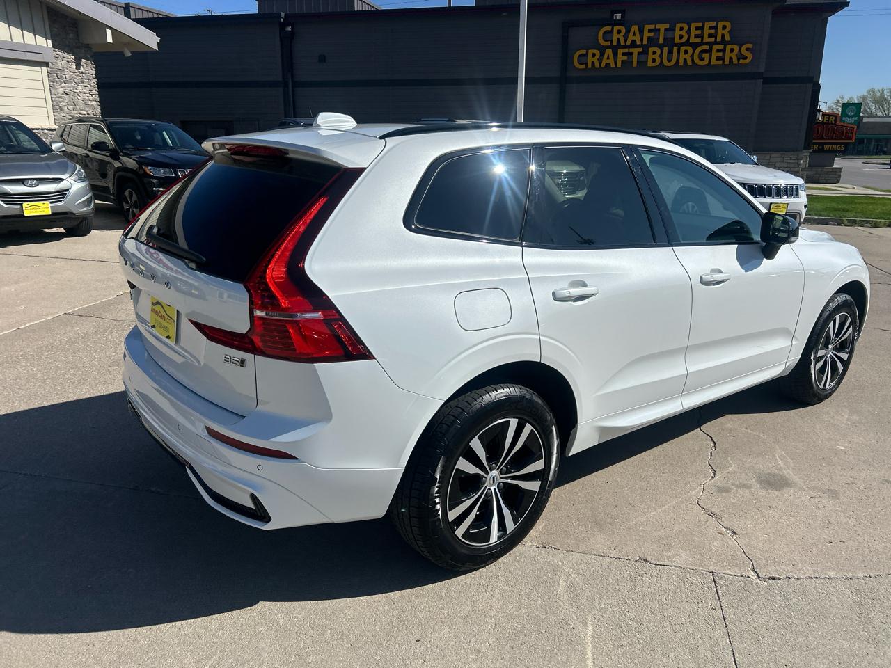 Volvo XC60 B5 AWD Core Dark Theme 2024