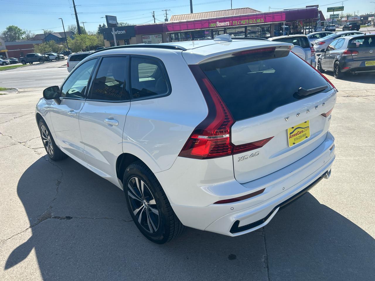 Volvo XC60 B5 AWD Core Dark Theme 2024