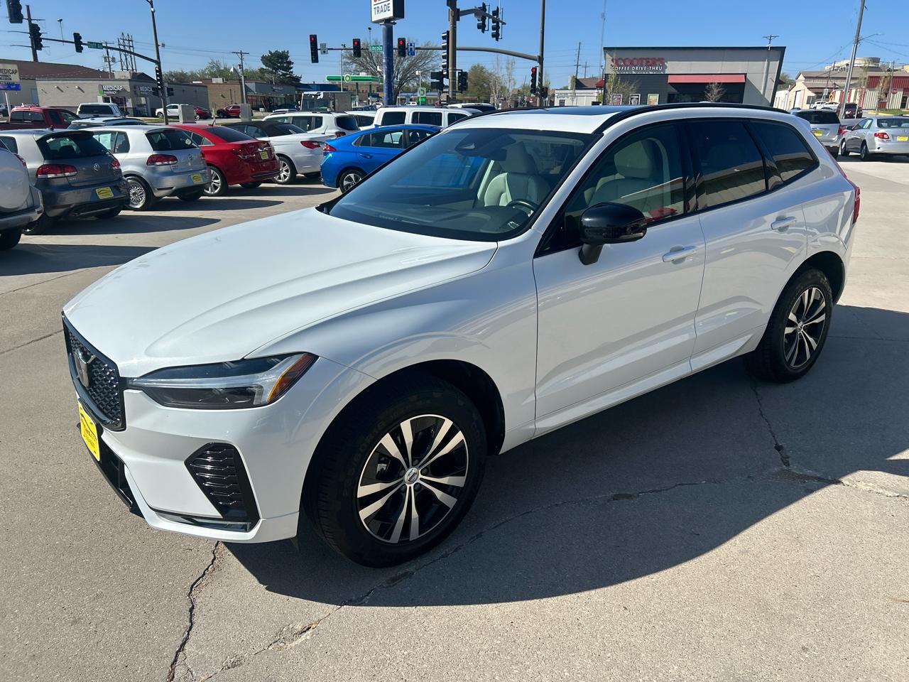 Volvo XC60 B5 AWD Core Dark Theme 2024