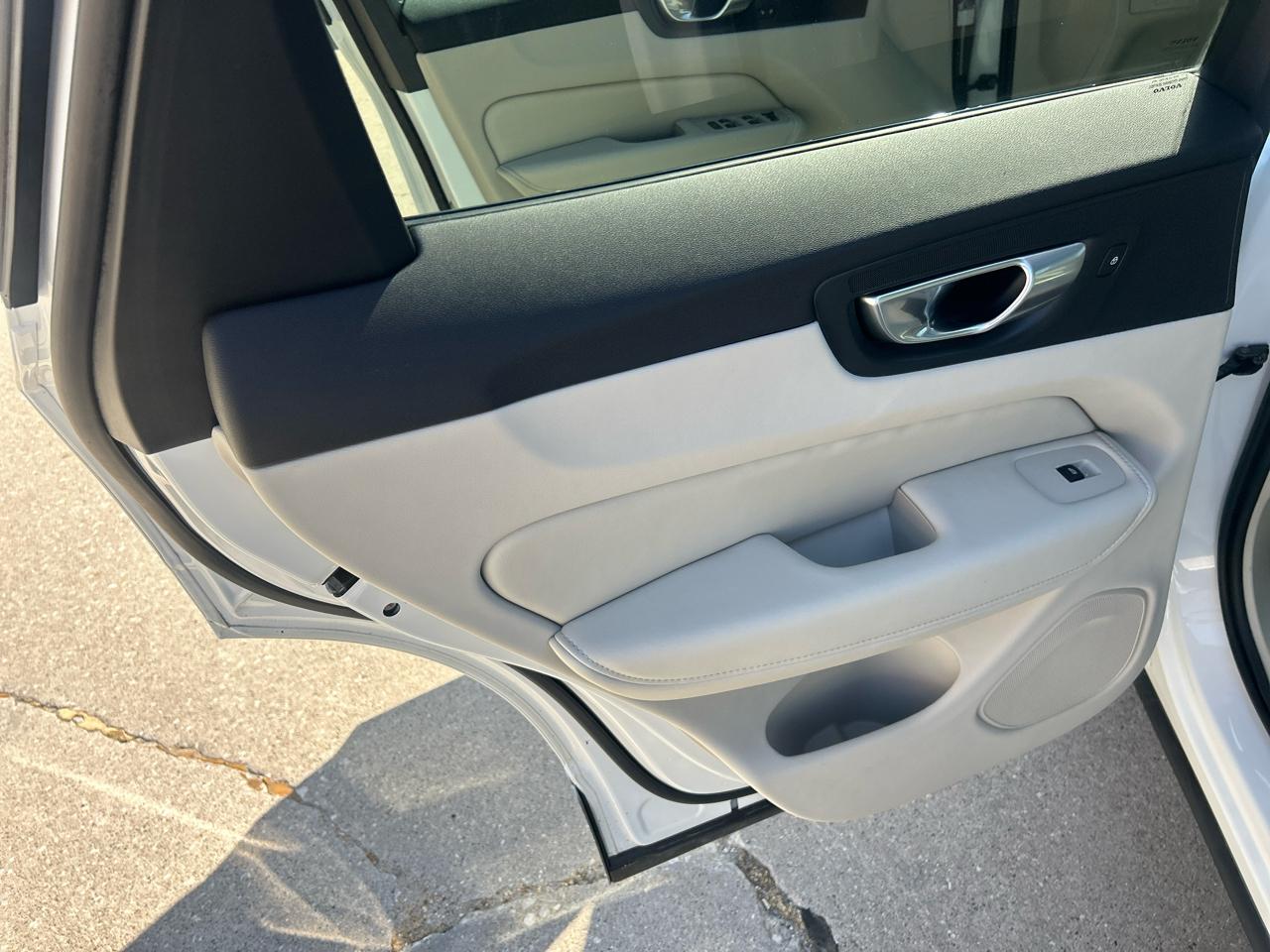 Volvo XC60 B5 AWD Core Dark Theme 2024