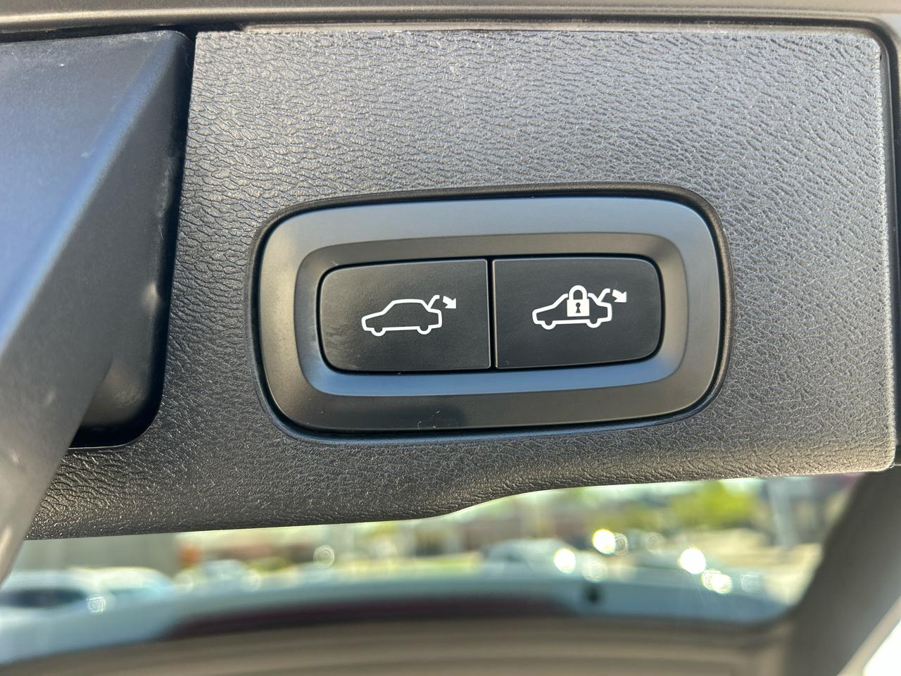 Volvo XC60 B5 AWD Core Dark Theme 2024