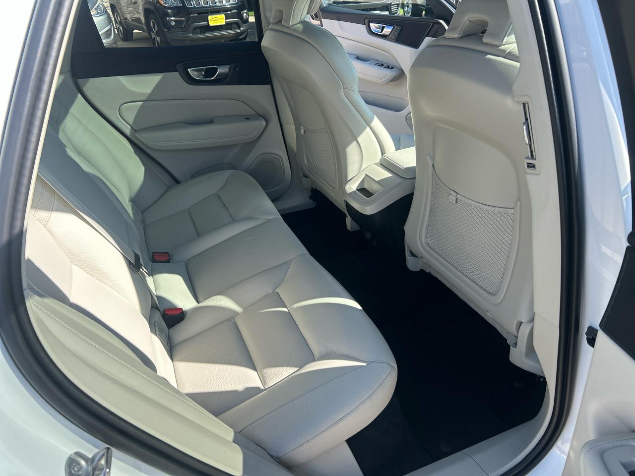 Volvo XC60 B5 AWD Core Dark Theme 2024