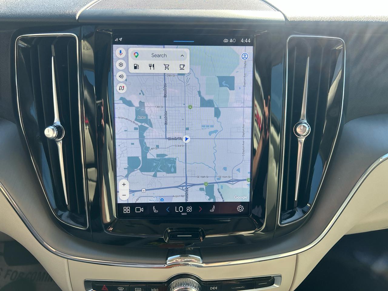 Volvo XC60 B5 AWD Core Dark Theme 2024