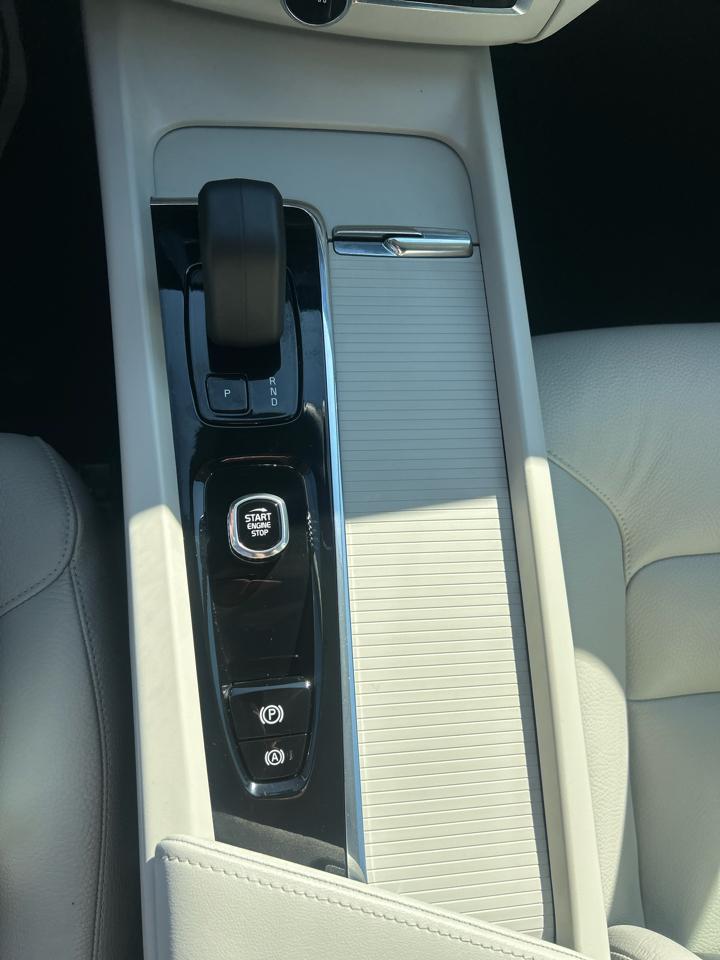 Volvo XC60 B5 AWD Core Dark Theme 2024