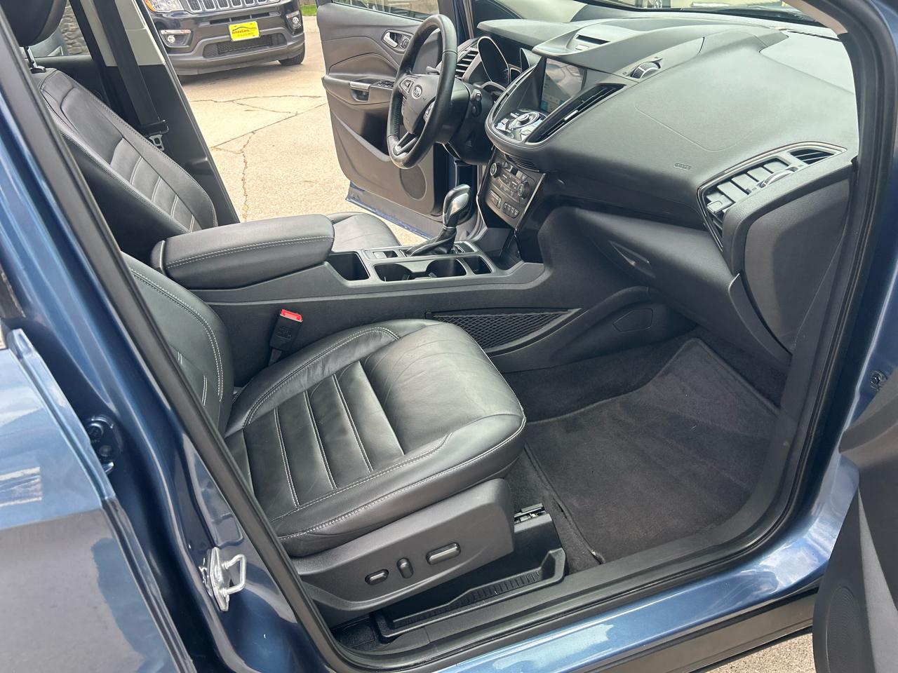 Ford Escape Titanium 4WD 2018