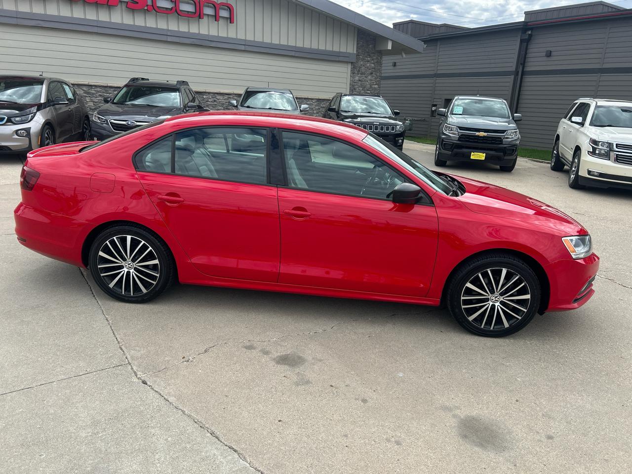 Volkswagen Jetta Sedan 4dr Auto 1.8T Sport PZEV 2016