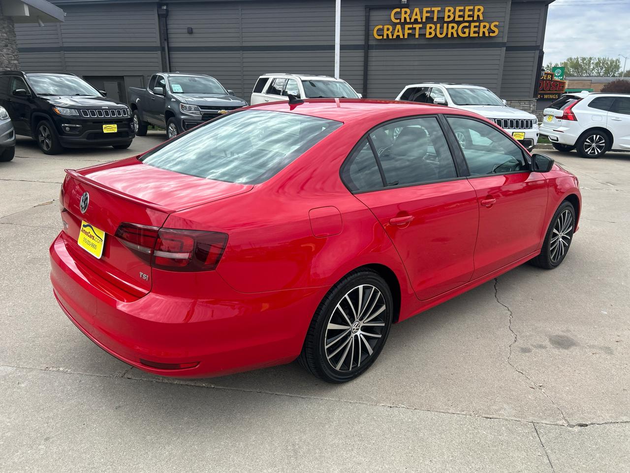 Volkswagen Jetta Sedan 4dr Auto 1.8T Sport PZEV 2016