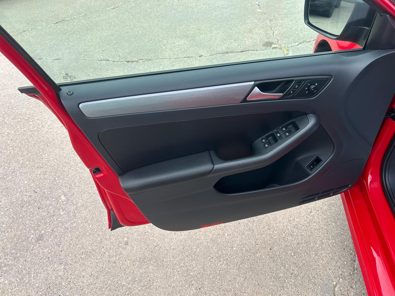 Volkswagen Jetta Sedan 4dr Auto 1.8T Sport PZEV 2016