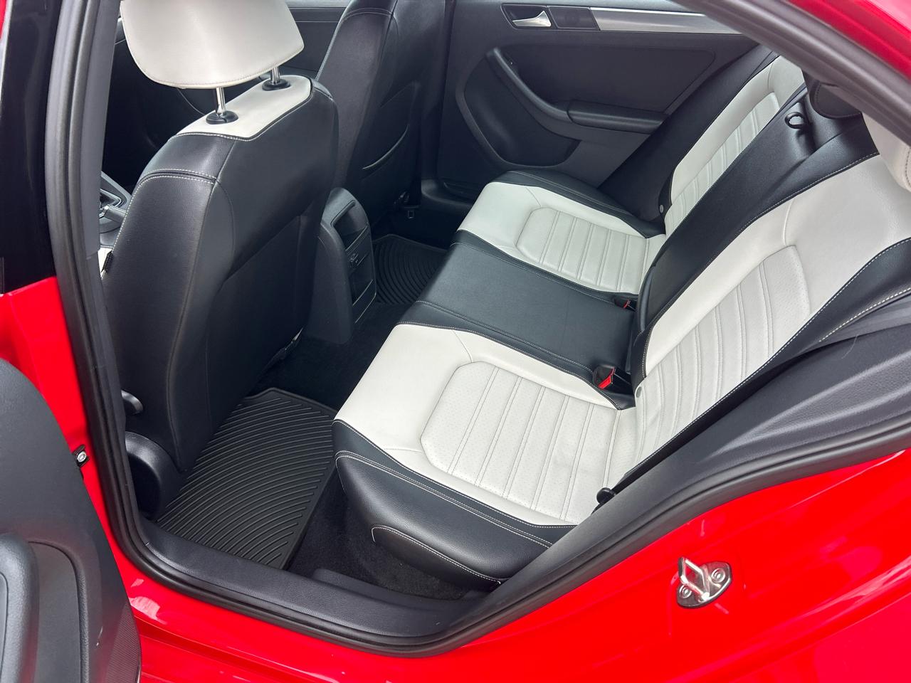 Volkswagen Jetta Sedan 4dr Auto 1.8T Sport PZEV 2016