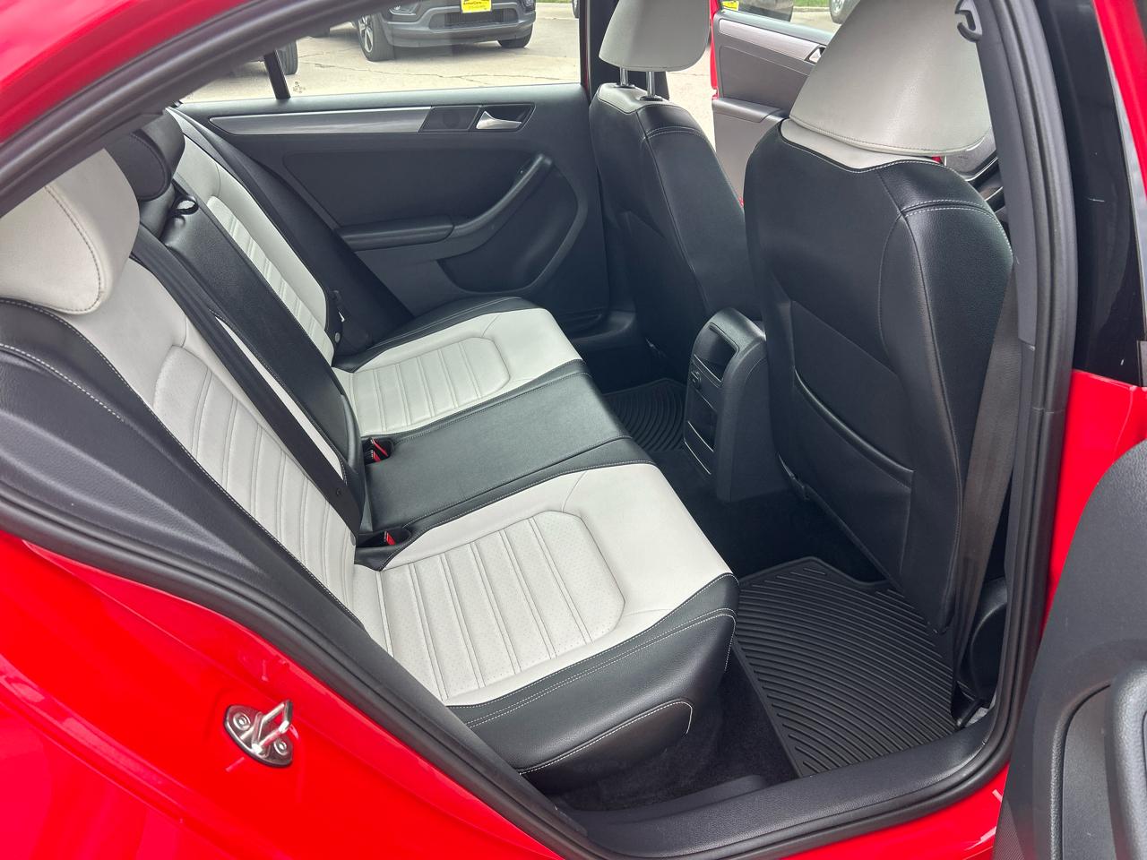 Volkswagen Jetta Sedan 4dr Auto 1.8T Sport PZEV 2016