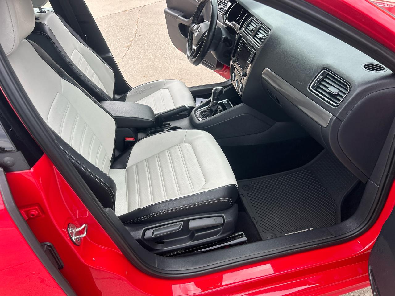 Volkswagen Jetta Sedan 4dr Auto 1.8T Sport PZEV 2016