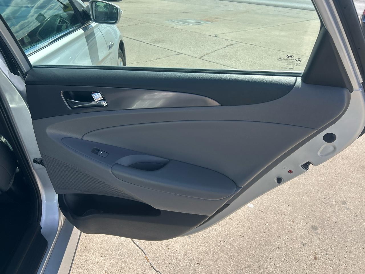 Hyundai Sonata Hybrid 4dr Sdn 2013