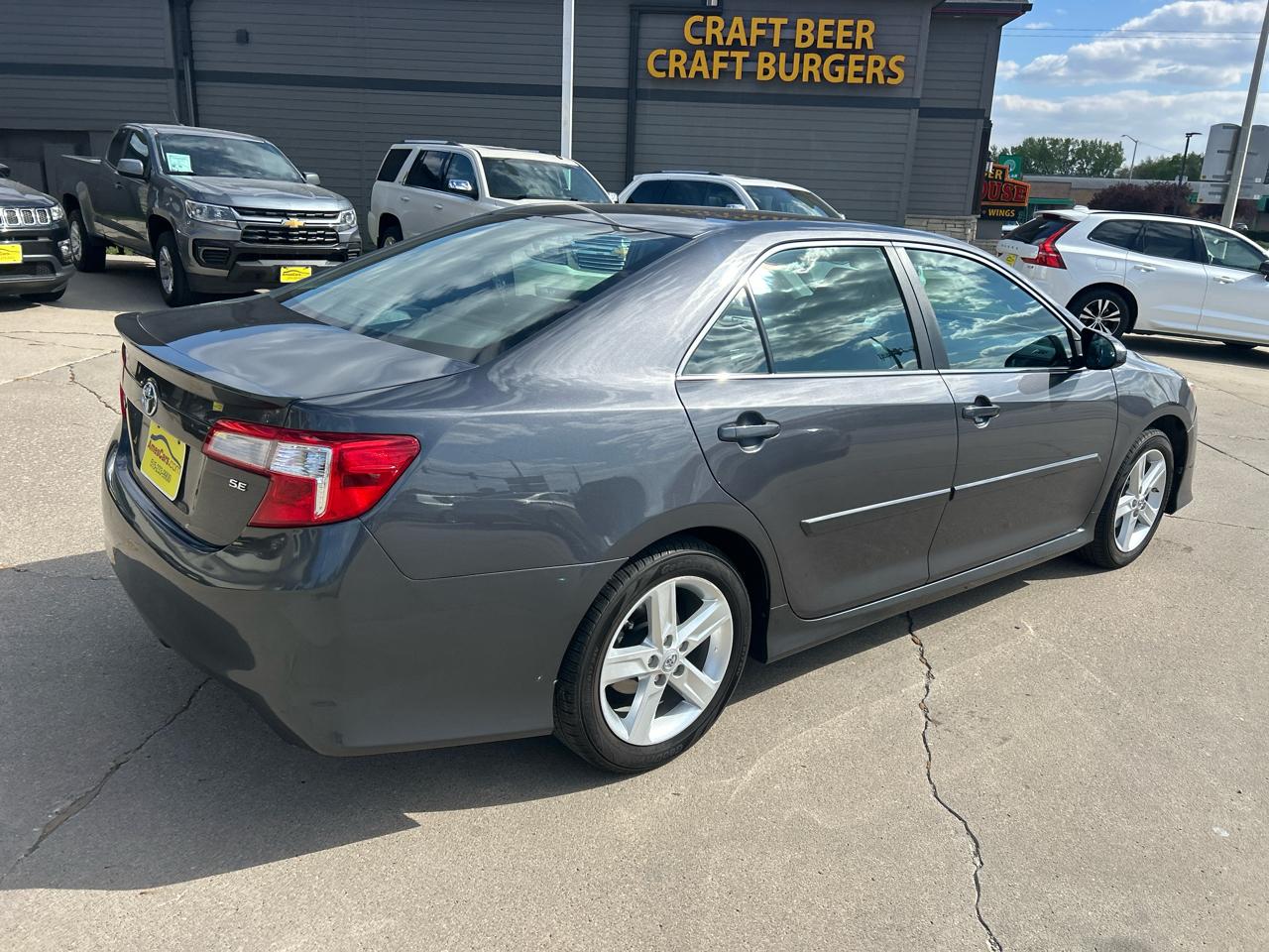 Toyota Camry 4dr Sdn I4 Auto XLE (Natl) 2013