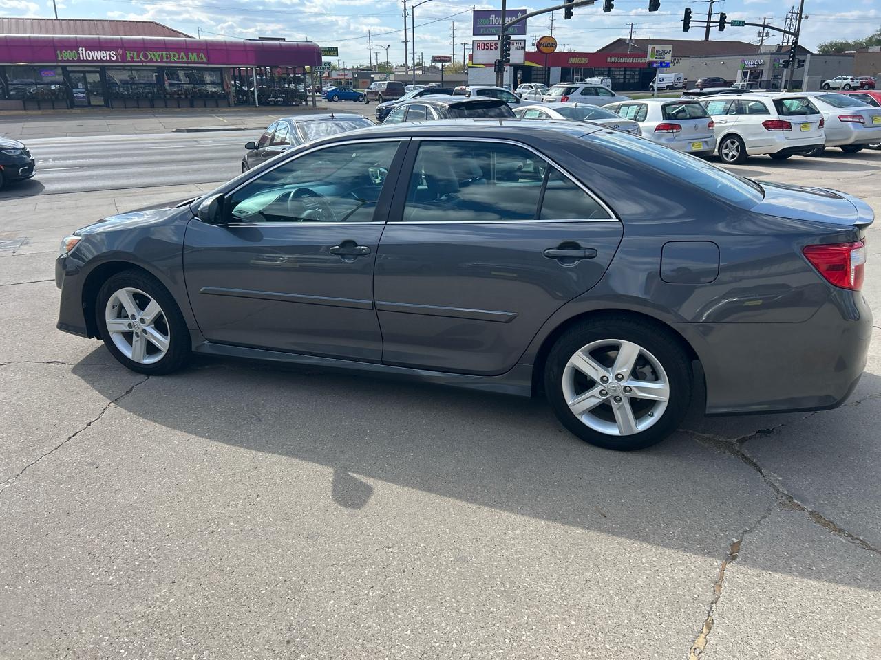 Toyota Camry 4dr Sdn I4 Auto XLE (Natl) 2013