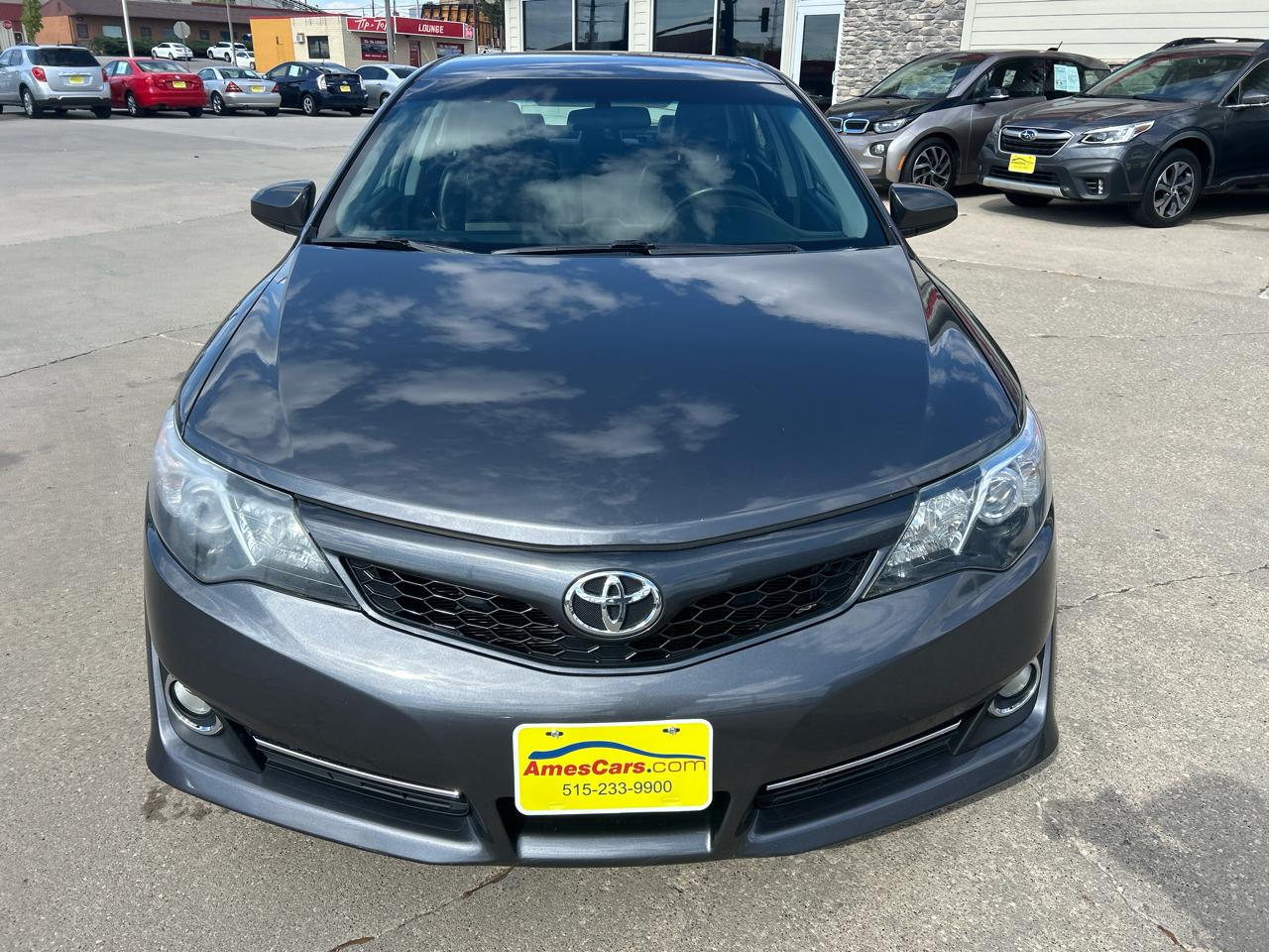 Toyota Camry 4dr Sdn I4 Auto XLE (Natl) 2013