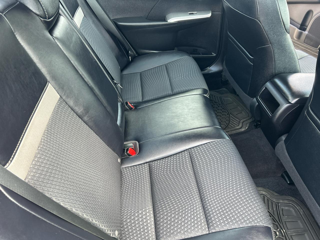 Toyota Camry 4dr Sdn I4 Auto XLE (Natl) 2013