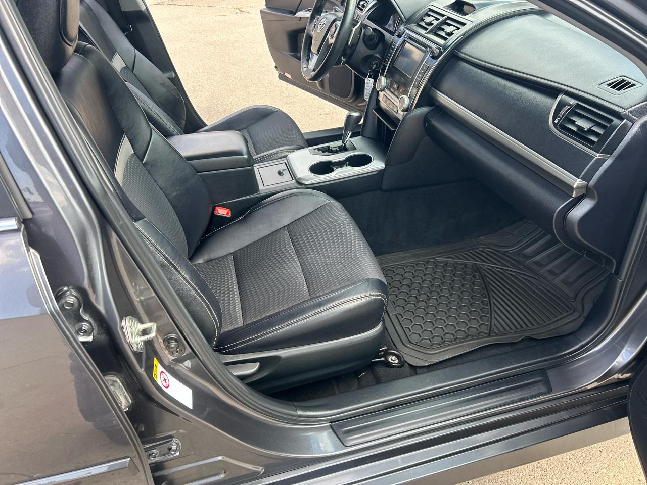 Toyota Camry 4dr Sdn I4 Auto XLE (Natl) 2013