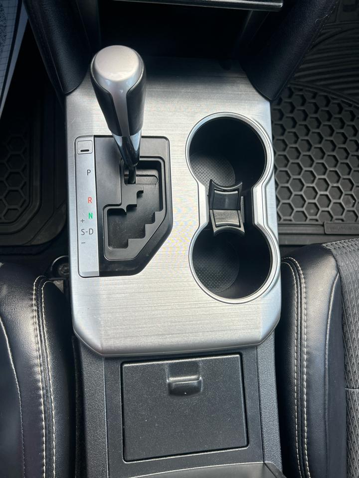 Toyota Camry 4dr Sdn I4 Auto XLE (Natl) 2013