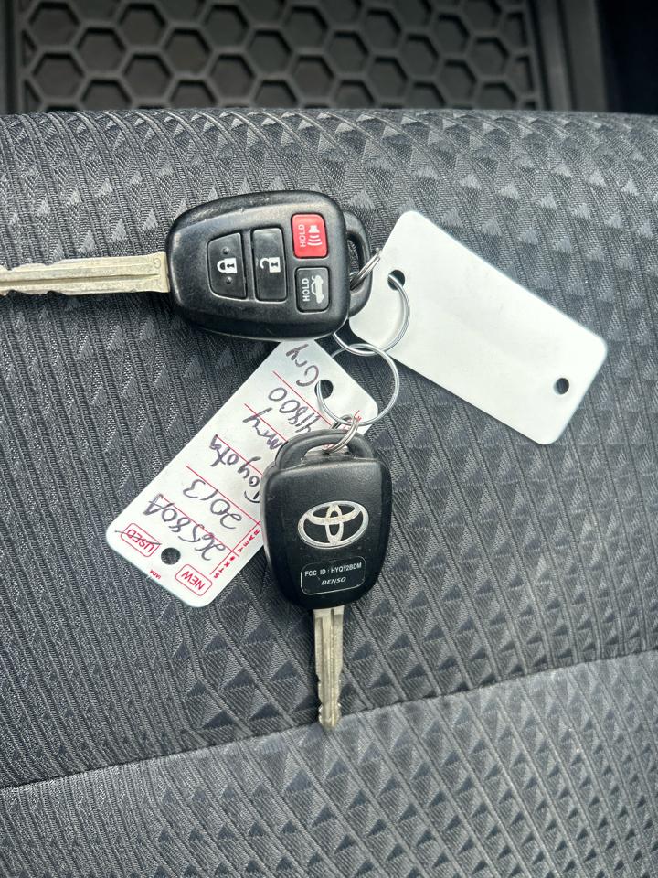 Toyota Camry 4dr Sdn I4 Auto XLE (Natl) 2013